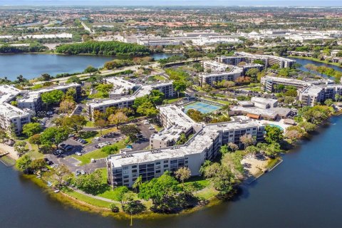 Condo in Pembroke Pines, Florida, 1 bedroom  № 1327976 - photo 22