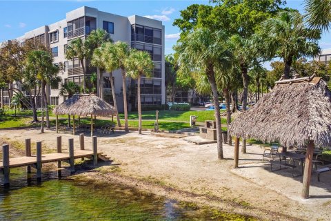 Condo in Pembroke Pines, Florida, 1 bedroom  № 1327976 - photo 30