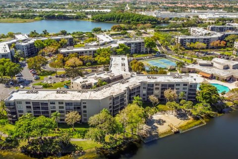 Condo in Pembroke Pines, Florida, 1 bedroom  № 1327976 - photo 21