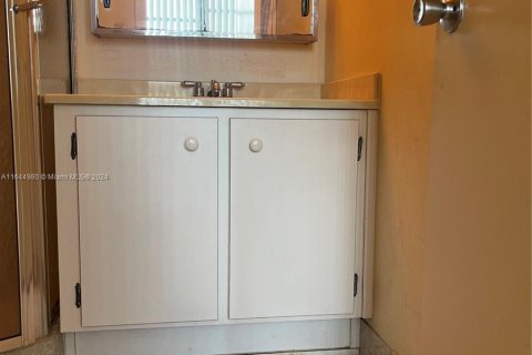 Condo in Pembroke Pines, Florida, 1 bedroom  № 1327976 - photo 19