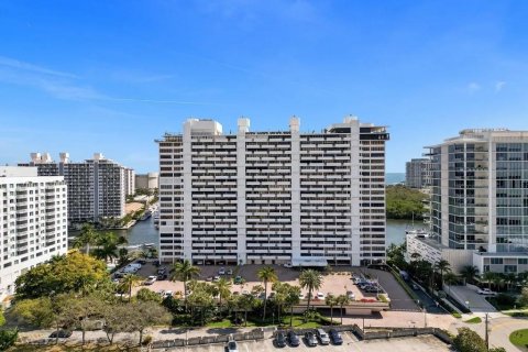 Condo in Fort Lauderdale, Florida, 2 bedrooms  № 1224895 - photo 9