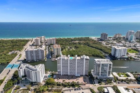 Condo in Fort Lauderdale, Florida, 2 bedrooms  № 1224895 - photo 1