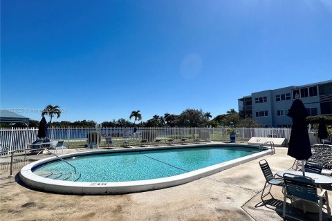 Condo in Hollywood, Florida, 1 bedroom  № 1272742 - photo 13