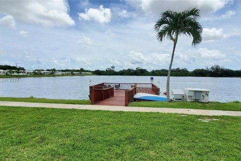 Condo in Hollywood, Florida, 1 bedroom  № 1272742 - photo 30