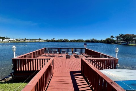 Condo in Hollywood, Florida, 1 bedroom  № 1272742 - photo 29