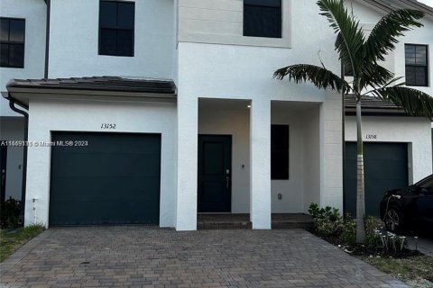 Townhouse in Homestead, Florida 4 bedrooms, 169.08 sq.m. № 1385999 - photo 3