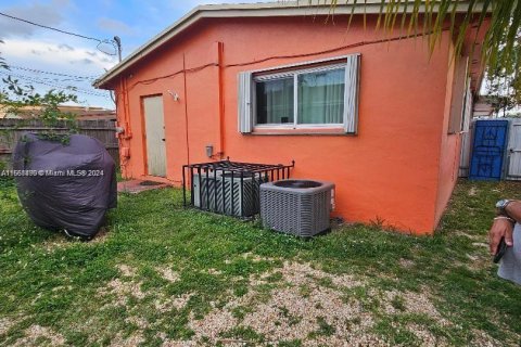 Casa en venta en Miami, Florida, 4 dormitorios, 150.5 m2 № 1386039 - foto 17