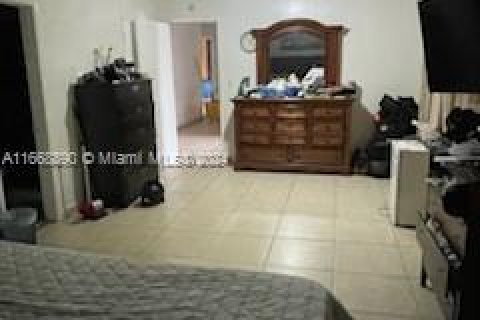 House in Miami, Florida 4 bedrooms, 150.5 sq.m. № 1386039 - photo 5