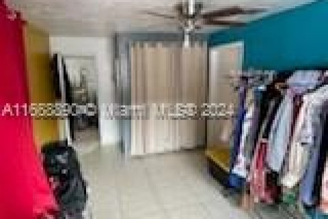 House in Miami, Florida 4 bedrooms, 150.5 sq.m. № 1386039 - photo 13