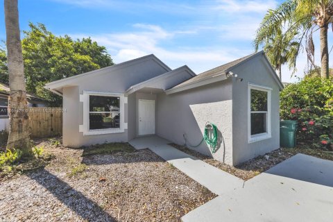 Villa ou maison à vendre à Florida City, Floride: 4 chambres, 118.26 m2 № 1385998 - photo 2