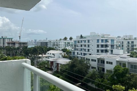 Condominio en venta en Bay Harbor Islands, Florida, 2 dormitorios, 137.5 m2 № 1237789 - foto 19