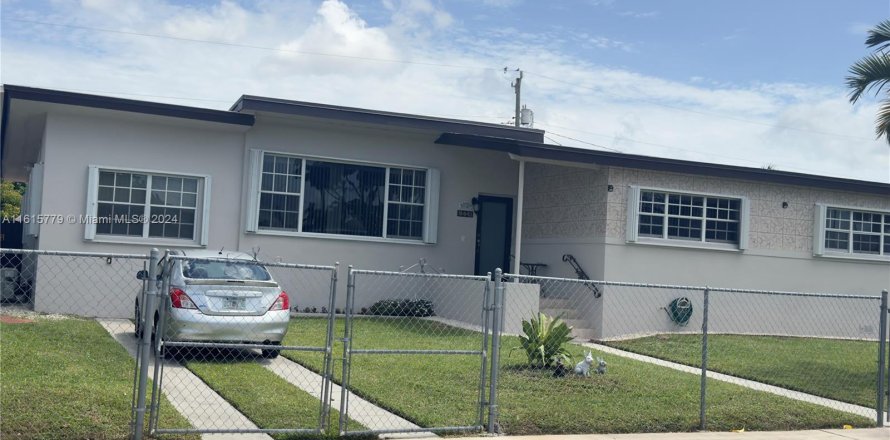 House in Miami, Florida 4 bedrooms, 165.37 sq.m. № 1237826