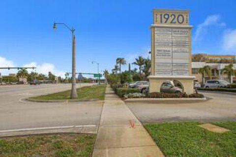 Immobilier commercial à vendre à West Palm Beach, Floride № 1055052 - photo 9