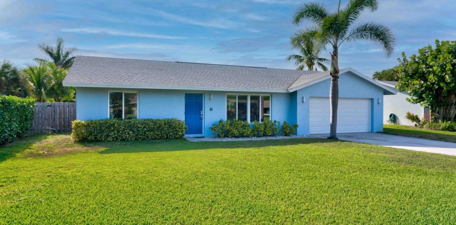 House in Tequesta, Florida 4 bedrooms, 158.86 sq.m. № 1072753