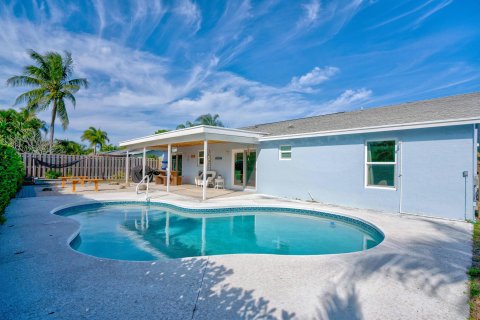 House in Tequesta, Florida 4 bedrooms, 158.86 sq.m. № 1072753 - photo 4