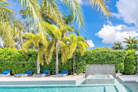 Villa ou maison à vendre à Sweetwater, Floride: 5 chambres, 266.44 m2 № 1047062 - photo 5