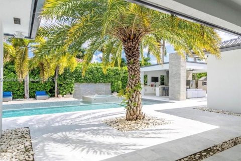Villa ou maison à vendre à Sweetwater, Floride: 5 chambres, 266.44 m2 № 1047062 - photo 6