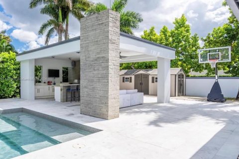 Villa ou maison à vendre à Sweetwater, Floride: 5 chambres, 266.44 m2 № 1047062 - photo 10