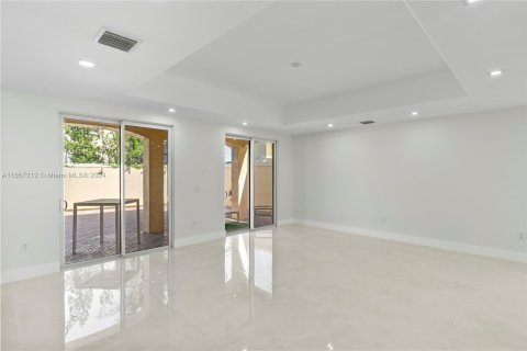 Villa ou maison à vendre à Aventura, Floride: 4 chambres, 273.97 m2 № 1360500 - photo 7