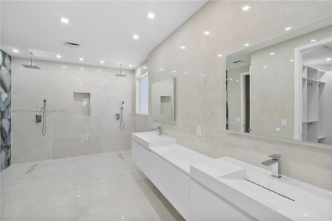 Casa en venta en Aventura, Florida, 4 dormitorios, 273.97 m2 № 1360500 - foto 18