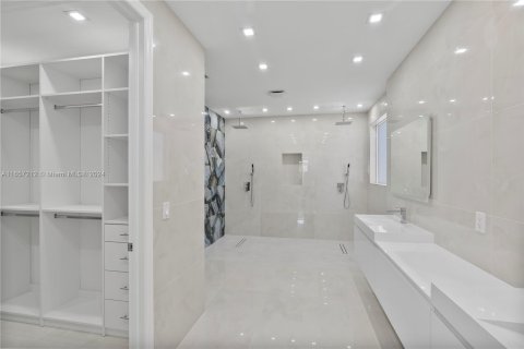 Villa ou maison à vendre à Aventura, Floride: 4 chambres, 273.97 m2 № 1360500 - photo 17