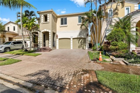 Villa ou maison à vendre à Aventura, Floride: 4 chambres, 273.97 m2 № 1360500 - photo 3