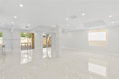 Villa ou maison à vendre à Aventura, Floride: 4 chambres, 273.97 m2 № 1360500 - photo 6