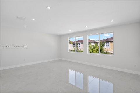 Villa ou maison à vendre à Aventura, Floride: 4 chambres, 273.97 m2 № 1360500 - photo 15