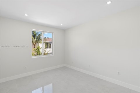 Villa ou maison à vendre à Aventura, Floride: 4 chambres, 273.97 m2 № 1360500 - photo 22