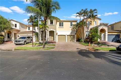 Casa en venta en Aventura, Florida, 4 dormitorios, 273.97 m2 № 1360500 - foto 1