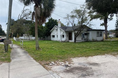 House in Tampa, Florida 4 bedrooms, 202.16 sq.m. № 1028137 - photo 4