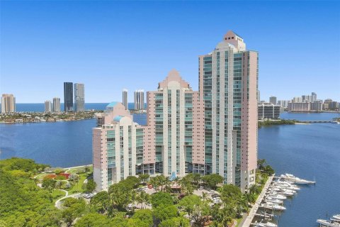 Condominio en venta en Aventura, Florida, 3 dormitorios, 197.88 m2 № 1210025 - foto 1