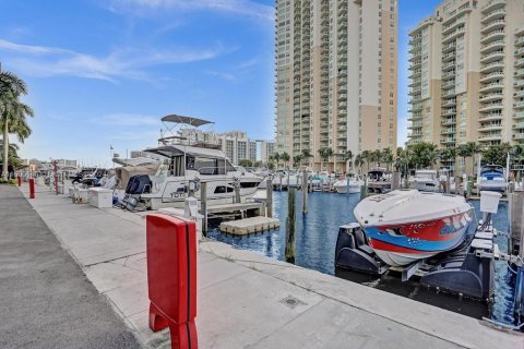 Condo in Aventura, Florida, 3 bedrooms  № 1210025 - photo 12