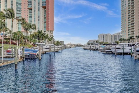 Condo in Aventura, Florida, 3 bedrooms  № 1210025 - photo 13