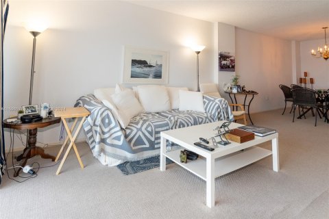 Condo in Sunny Isles Beach, Florida, 2 bedrooms  № 1210005 - photo 6