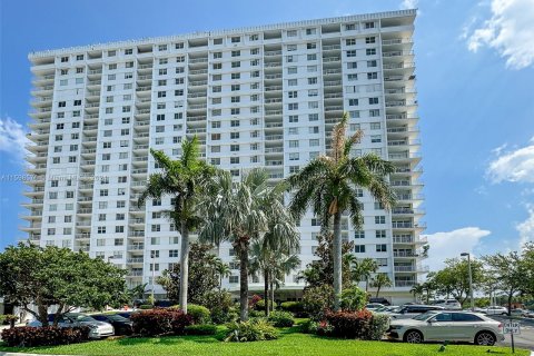 Condo in Sunny Isles Beach, Florida, 2 bedrooms  № 1210005 - photo 20