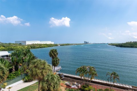 Condo in Sunny Isles Beach, Florida, 2 bedrooms  № 1210005 - photo 2