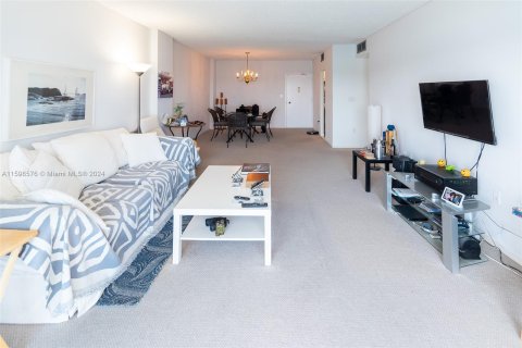 Condo in Sunny Isles Beach, Florida, 2 bedrooms  № 1210005 - photo 5