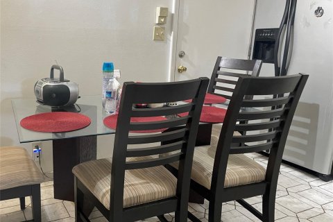 Condo in Lauderhill, Florida, 1 bedroom  № 1222759 - photo 9