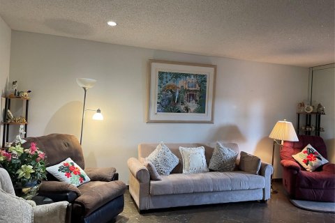 Condo in Lauderhill, Florida, 1 bedroom  № 1222759 - photo 13