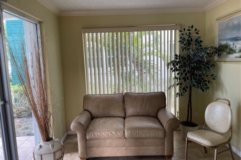 Condo in Lauderhill, Florida, 1 bedroom  № 1222759 - photo 4