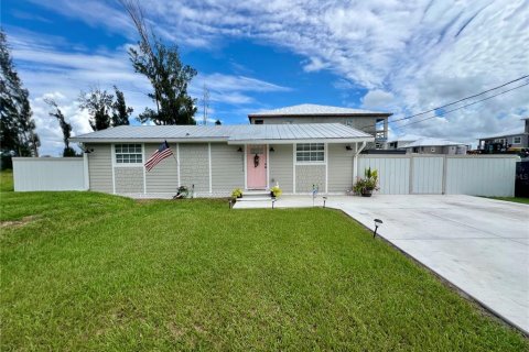 Villa ou maison à vendre à Punta Gorda, Floride: 2 chambres, 74.32 m2 № 1307209 - photo 1