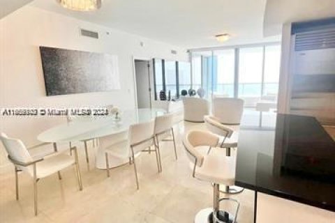 Apartamento en alquiler en Sunny Isles Beach, Florida, 2 dormitorios, 138.15 m2 № 1377435 - foto 2