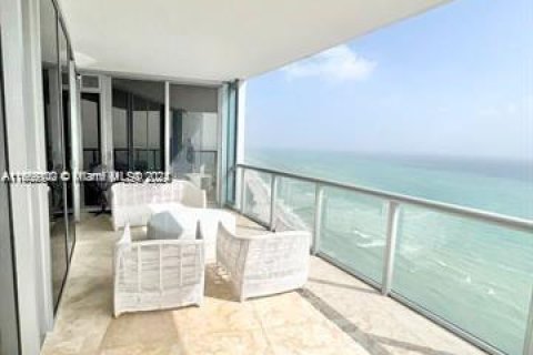 Apartamento en alquiler en Sunny Isles Beach, Florida, 2 dormitorios, 138.15 m2 № 1377435 - foto 1