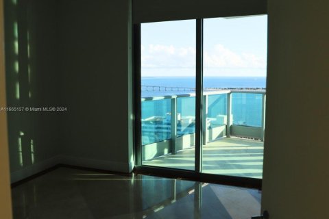 Condominio en alquiler en Miami, Florida, 2 dormitorios, 142.05 m2 № 1377432 - foto 2