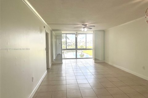 Copropriété à vendre à Sunrise, Floride: 2 chambres, 78.97 m2 № 1377429 - photo 5