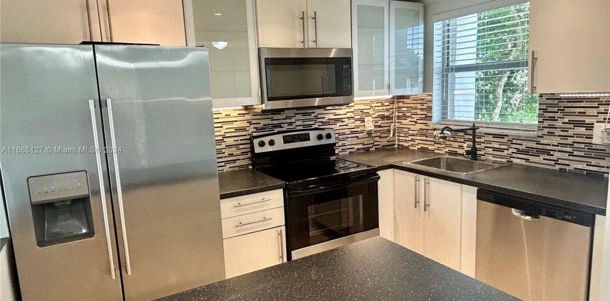 Condo in Sunrise, Florida, 2 bedrooms  № 1377429