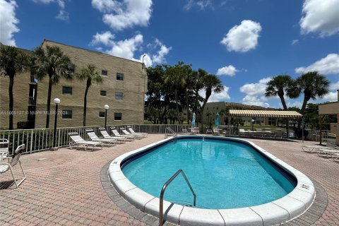 Condo in Sunrise, Florida, 2 bedrooms  № 1377429 - photo 17