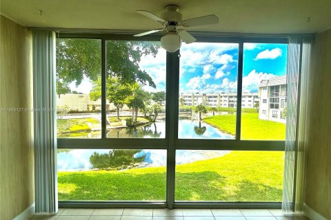 Copropriété à vendre à Sunrise, Floride: 2 chambres, 78.97 m2 № 1377429 - photo 11