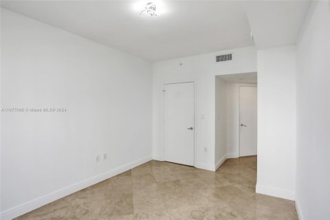 Condo in Aventura, Florida, 3 bedrooms  № 1402897 - photo 30